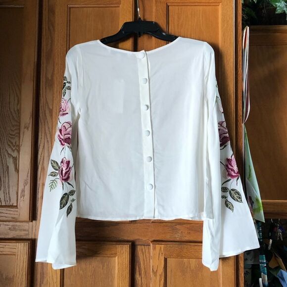 NWT Cupcakes & Cashmere Boho Floral Embroidered Button Back Blouse - XS - Picture 7 of 12